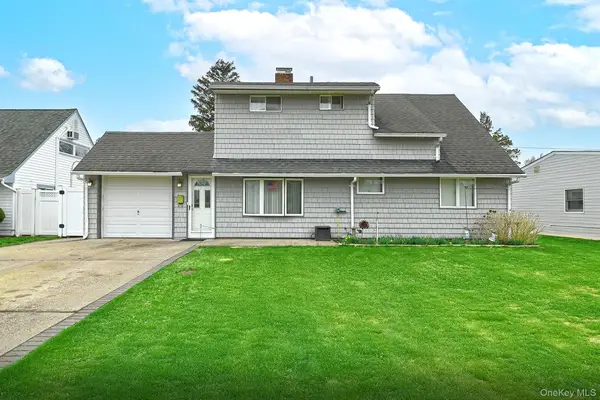 24 Cloister Lane, Hicksville, NY 11801