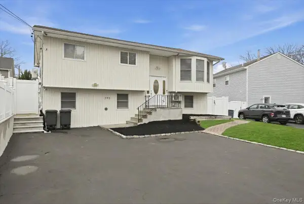 292 Concord Street, Dix Hills, NY 11746