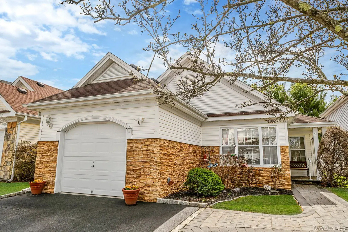 4 Alexandra Drive, Middle Island, NY 11953 - #1