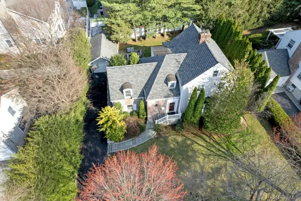 18 Knollwood Road, Eastchester, NY 10709