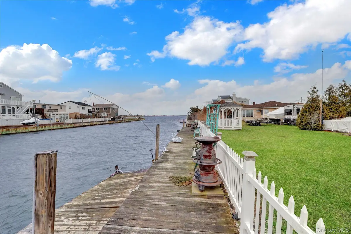 31 Roneck Court, Shirley, NY 11967 - #1