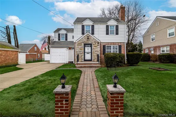 135 Chestnut Street, Lynbrook, NY 11563