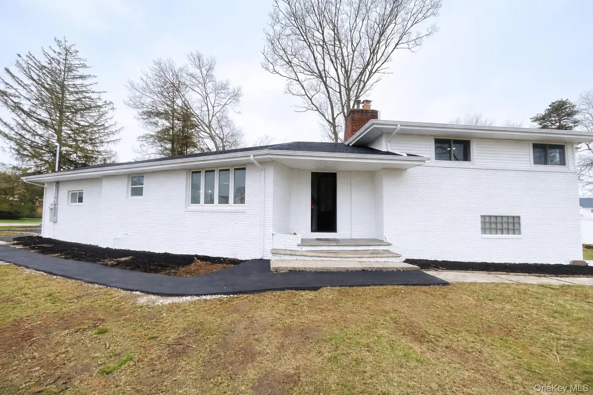 40 Arbour Street, West Islip, NY 11795 - #1