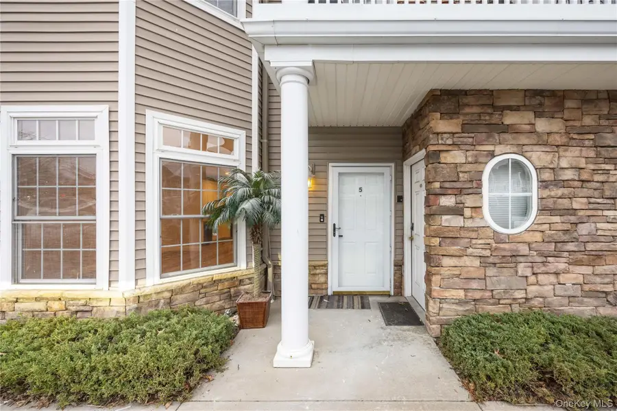 5 Jacqueline Way, North Babylon, NY 11703 - #3