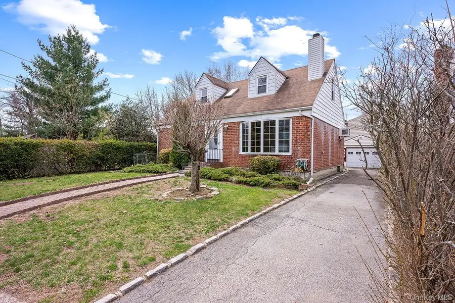 8 Grady Court, Great Neck, NY 11023 - #2