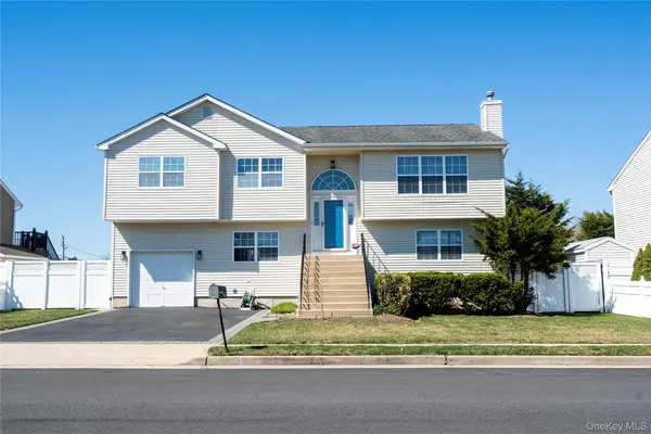 17 Clifton Street, Farmingdale, NY 11735