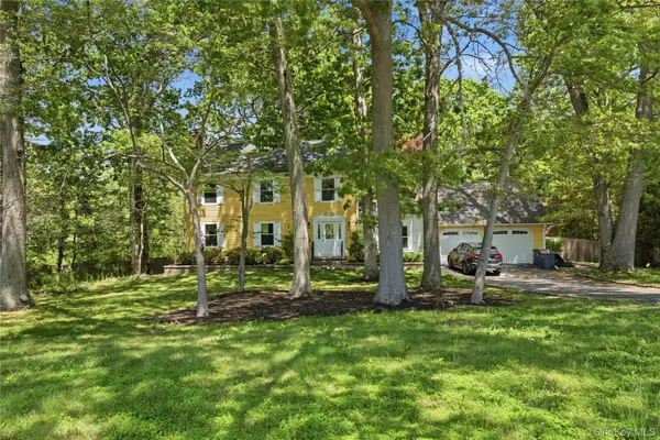 23 Abbey Lane, Setauket, NY 11733
