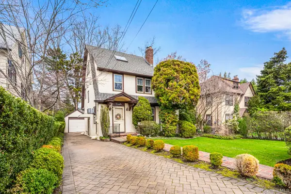 335 Warwick Avenue, Douglaston, NY 11363