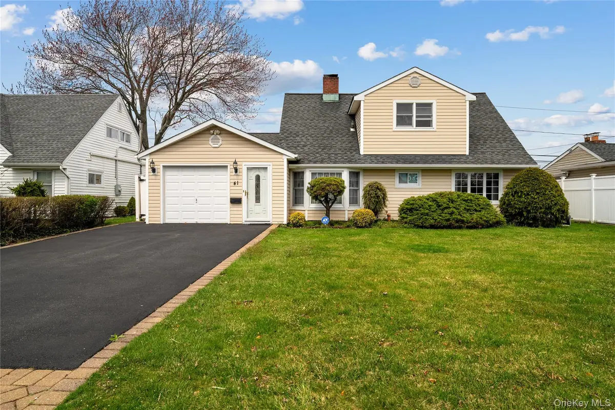 41 Winter Lane, Hicksville, NY 11801 - #1