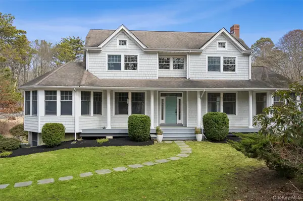 61 Channing Cross, Hampton Bays, NY 11946