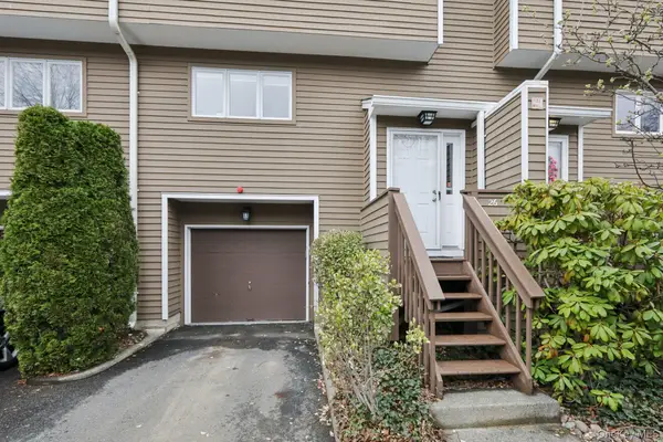 26 Village Green #26, Bardonia, NY 10954