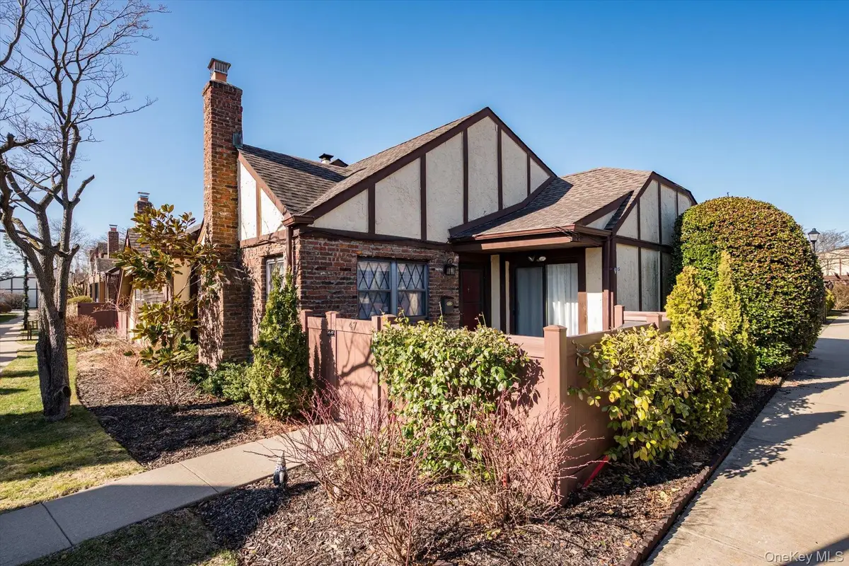 47 Greenmeadow Court, Deer Park, NY 11729 - #1