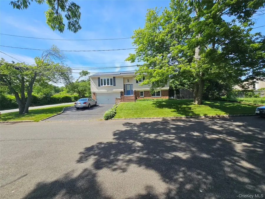 5 Ireland Place, Copiague, NY 11726 - #2