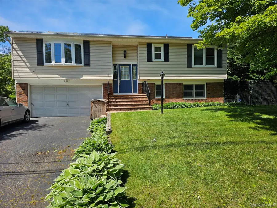 5 Ireland Place, Copiague, NY 11726 - #3