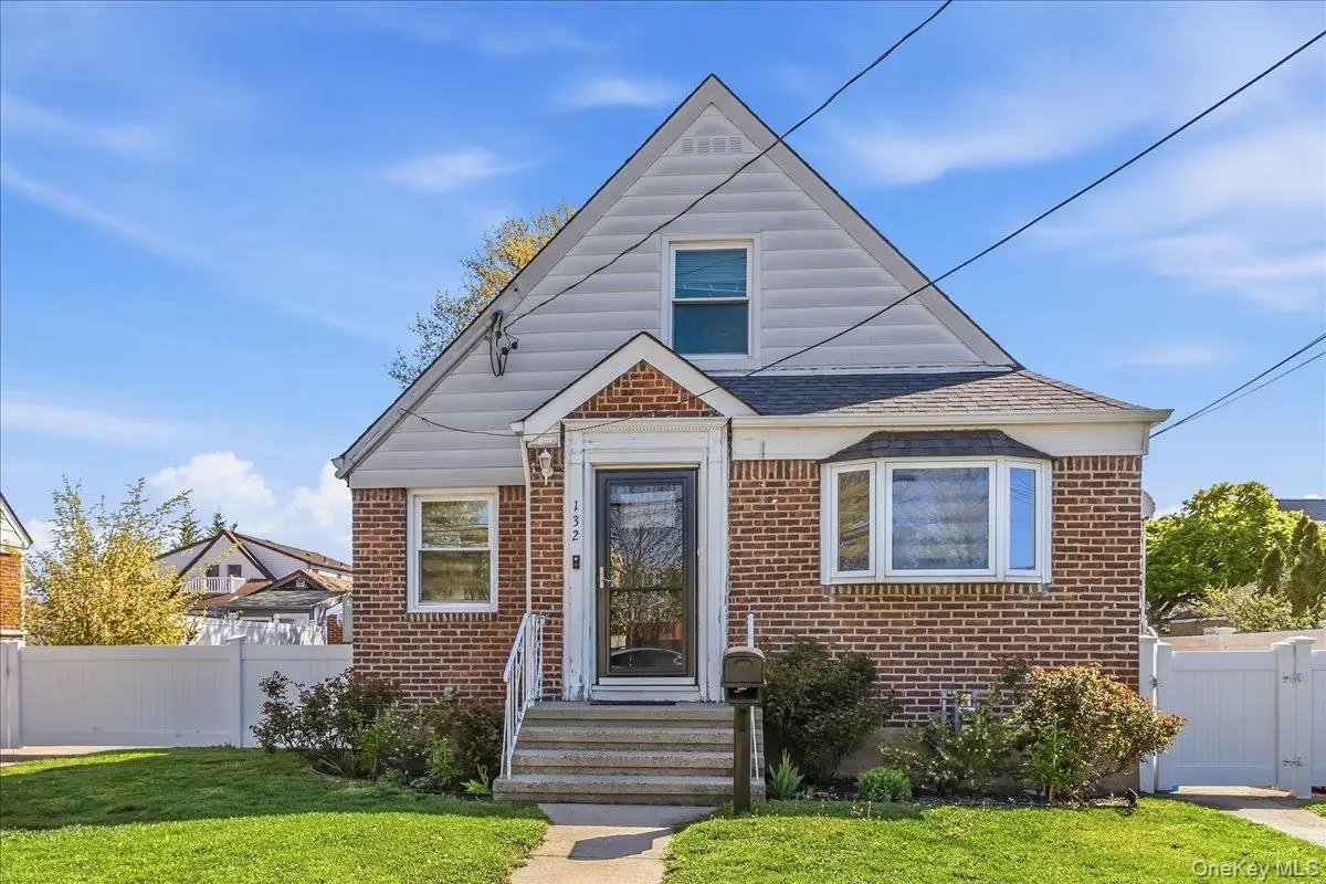 132 Wardwell Road, Mineola, NY 11501 - #1
