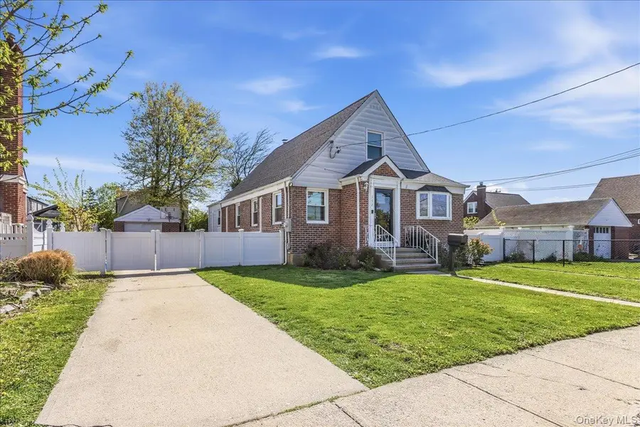 132 Wardwell Road, Mineola, NY 11501 - #3