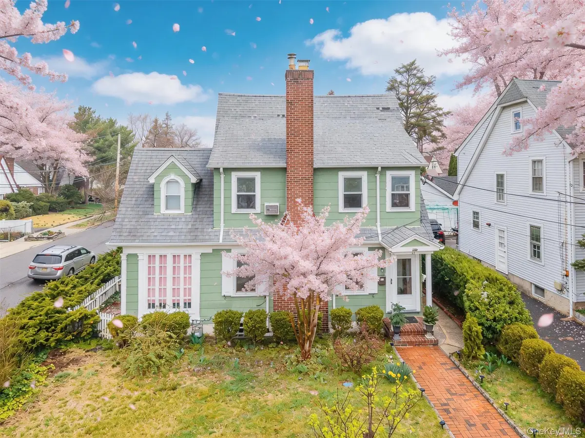 11 Baker Hill Road, Great Neck, NY 11023 - #1