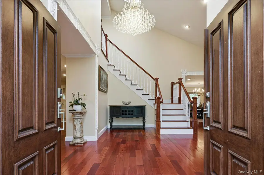 18 Aldgate Drive W, Manhasset, NY 11030 - #3