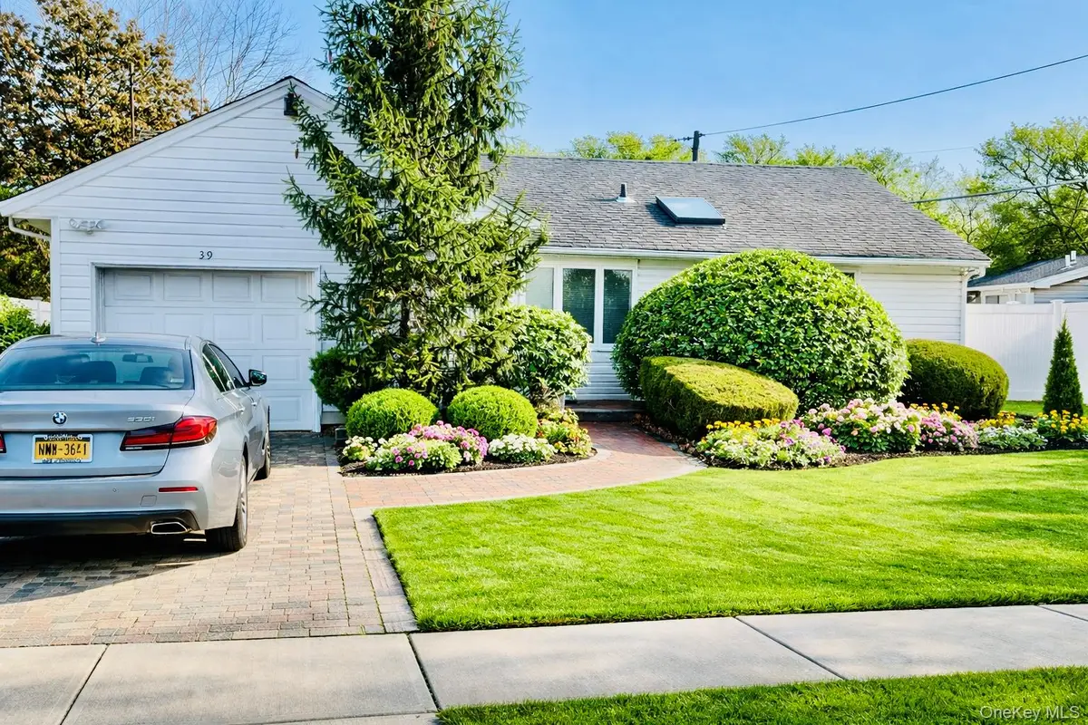 39 Laurel Hill Road, Valley Stream, NY 11581 - #1