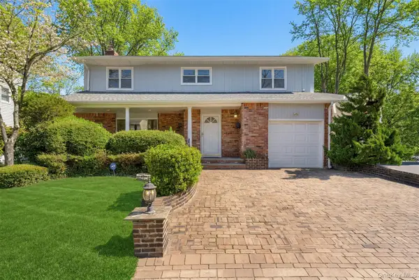 8 Cathy Lane, Great Neck, NY 11024