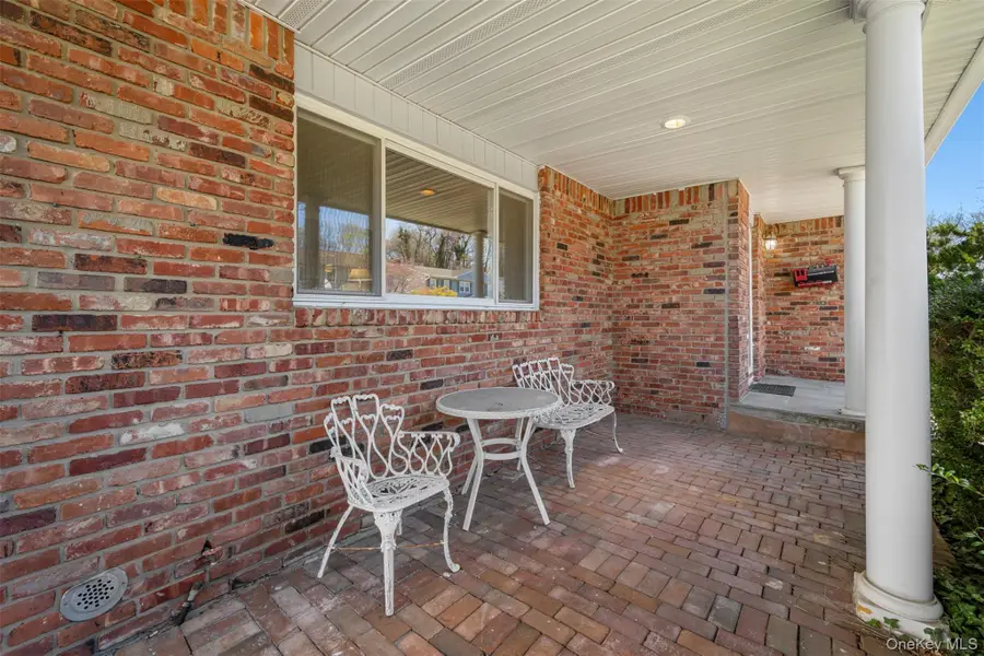 8 Cathy Lane, Great Neck, NY 11024 - #2