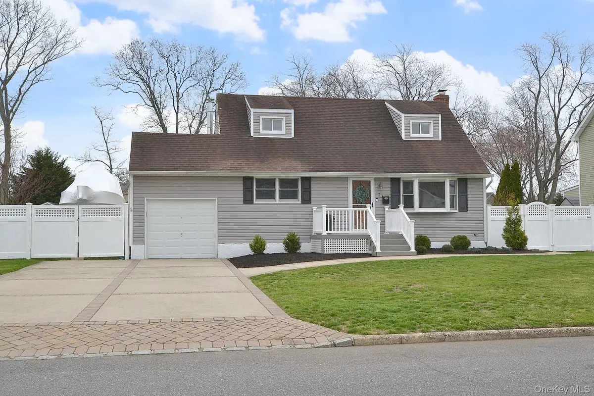 7 Katherine Place, Oakdale, NY 11769 - #1