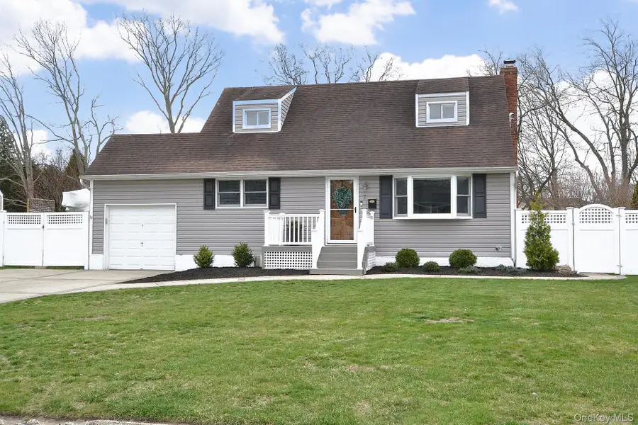 7 Katherine Place, Oakdale, NY 11769 - #2