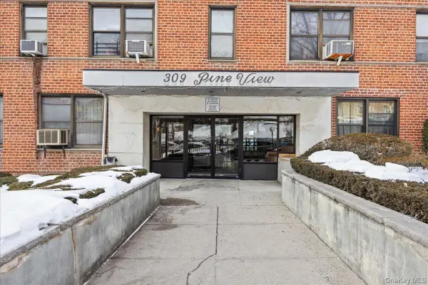 309 Broadway #4F, Yonkers, NY 10701