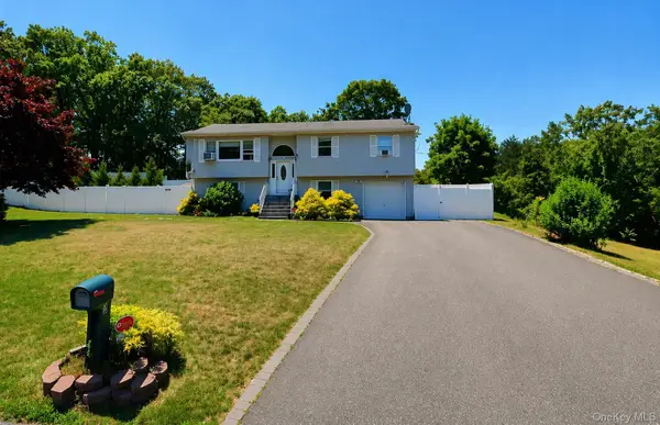 2 Ridge Road, Shirley, NY 11967