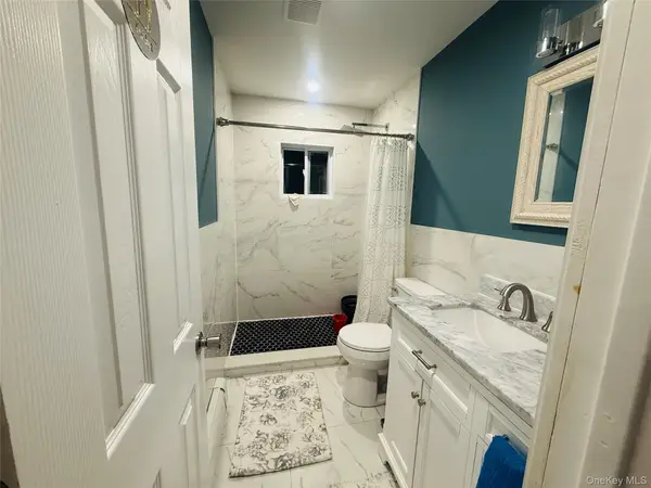 11 Matthew Street, Farmingville, NY 11738