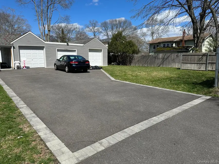 11 Matthew Street, Farmingville, NY 11738 - #2