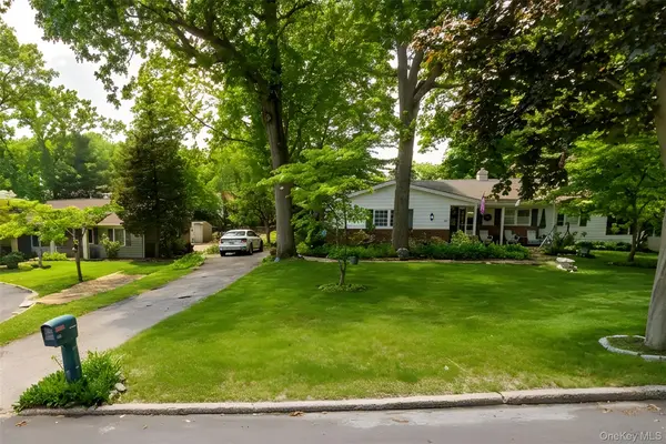 32 Derby Place, Smithtown, NY 11787