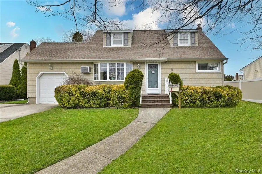 20 Willow Drive, Massapequa Park, NY 11762 - #2