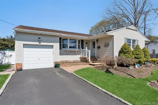 189 N Iowa Avenue, Massapequa, NY 11758