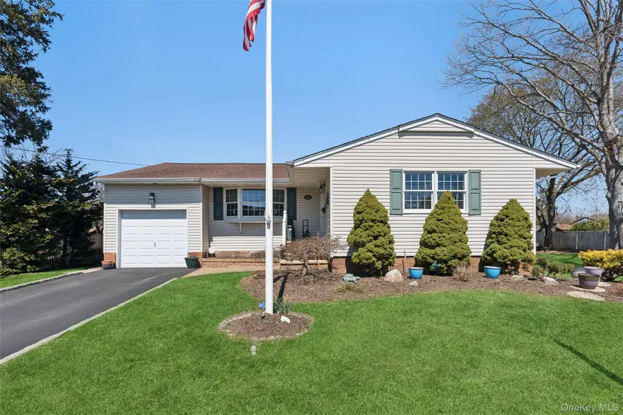 189 N Iowa Avenue, Massapequa, NY 11758 - #2