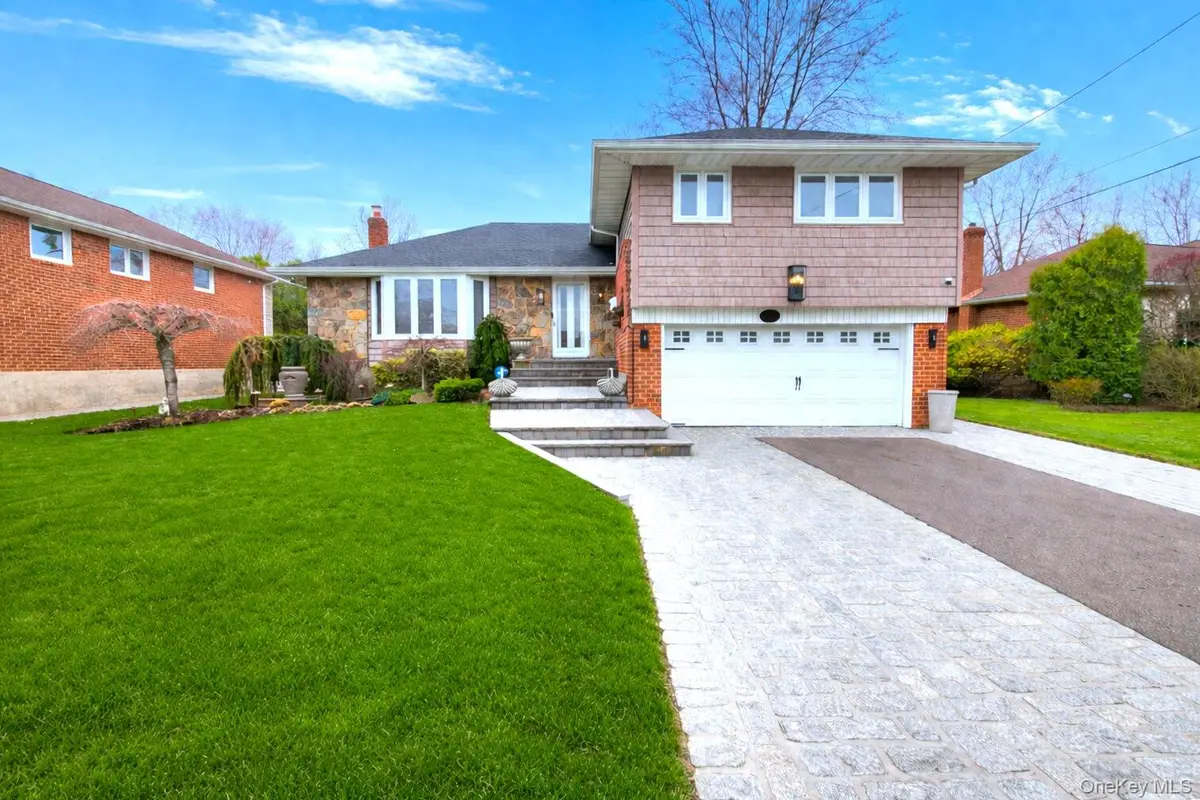 7 Market Drive, Syosset, NY 11791 - #1