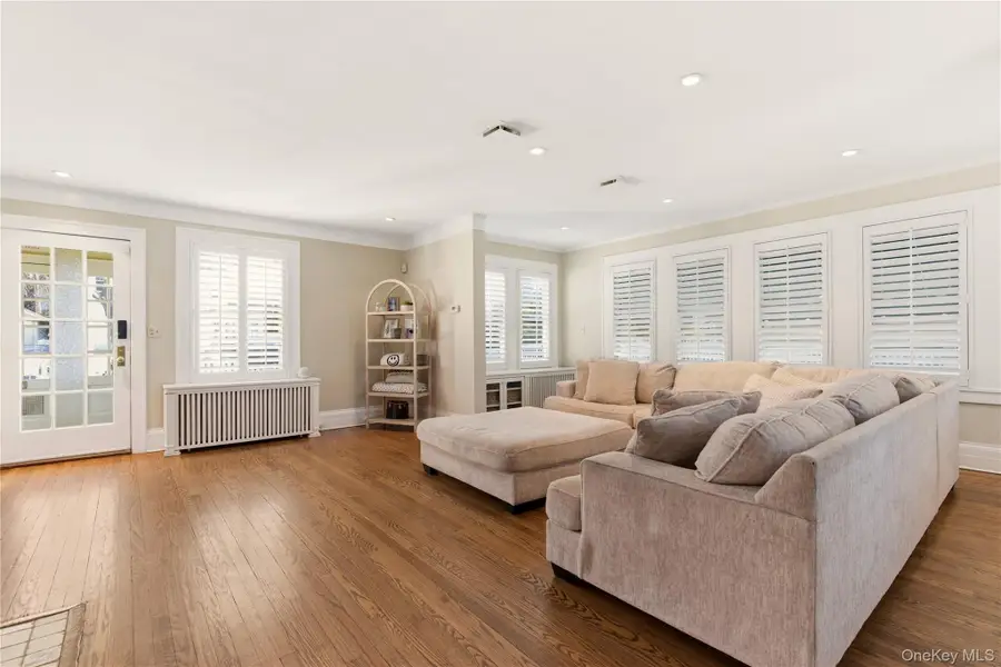 11 Oakland Street, Huntington, NY 11743 - #2