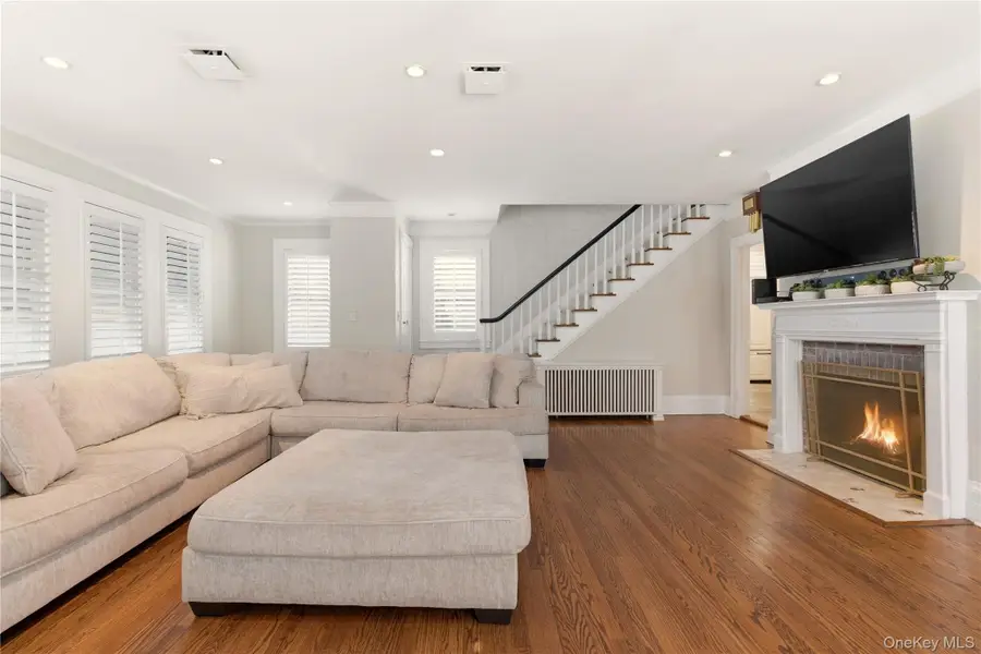 11 Oakland Street, Huntington, NY 11743 - #3