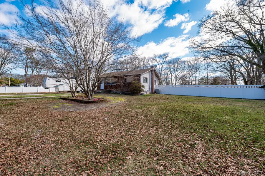 157 Hawthorne Street, Mastic, NY 11950 - #2