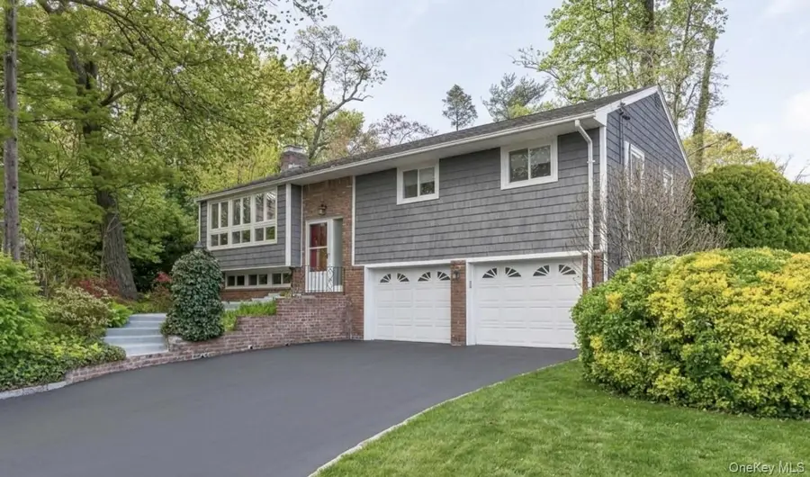 8 Glen Lane, Glenwood Landing, NY 11547 - #2
