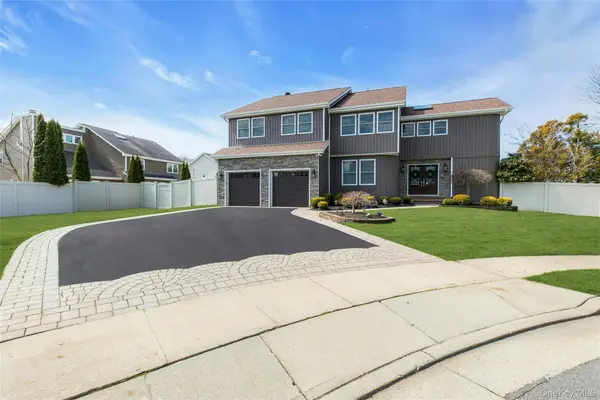 18 Daisy Court, Farmingdale, NY 11735