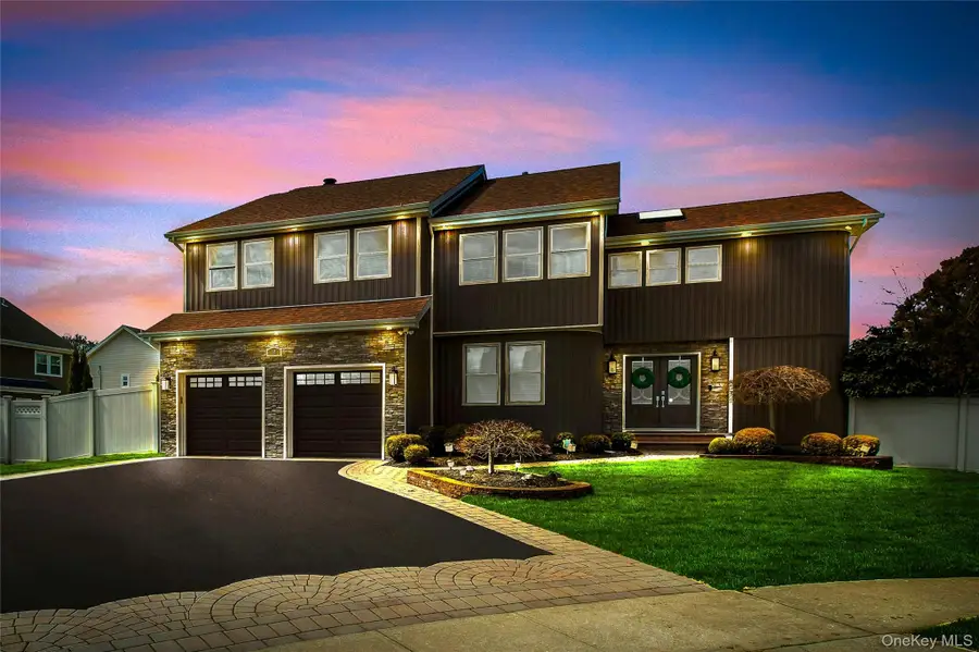 18 Daisy Court, Farmingdale, NY 11735 - #3