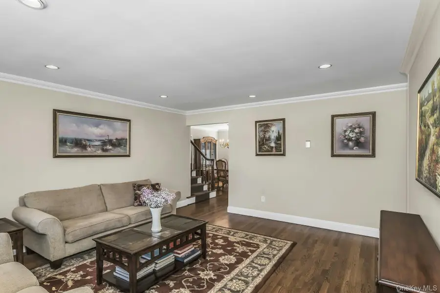 59 Jamaica Avenue, Plainview, NY 11803 - #3