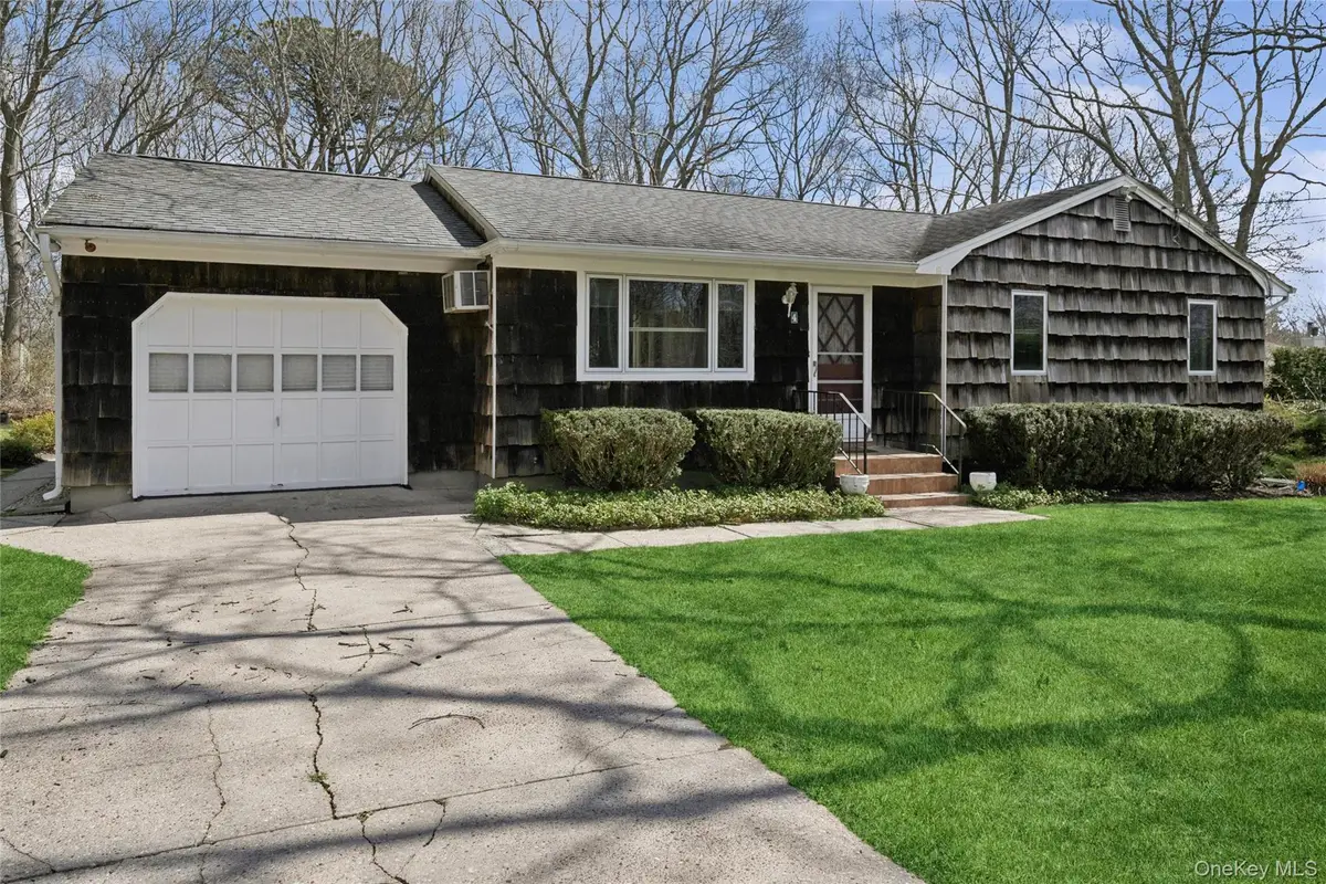 4 Columbine Avenue S, Hampton Bays, NY 11946 - #1