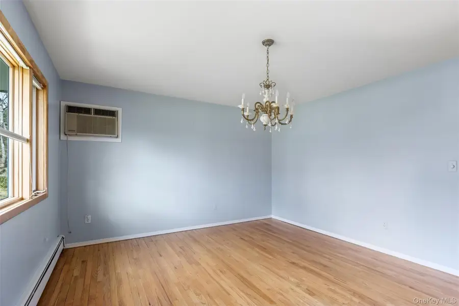 4 Columbine Avenue S, Hampton Bays, NY 11946 - #2