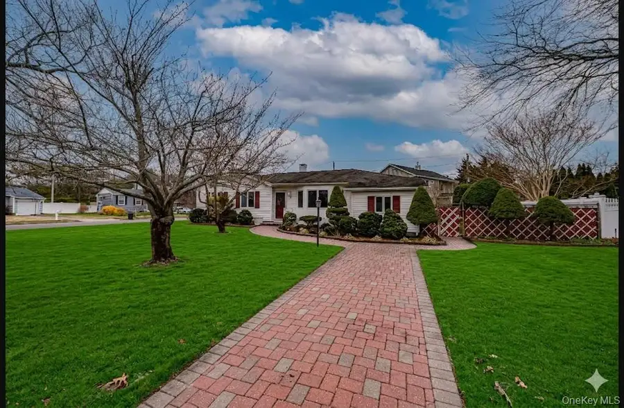 3 Jenny Lane, Holtsville, NY 11742 - #3