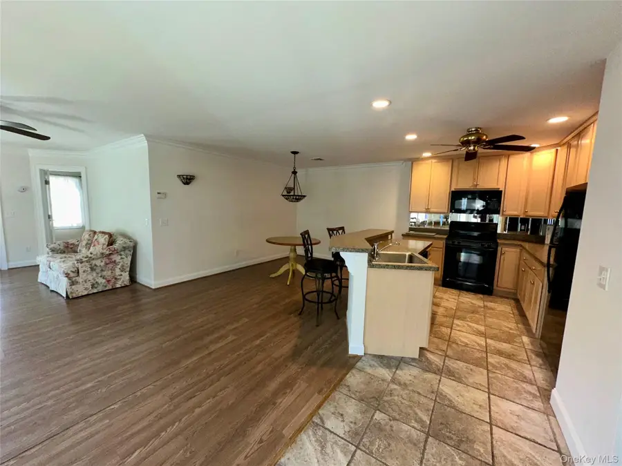 5 White Oak Court #5, Coram, NY 11727 - #2