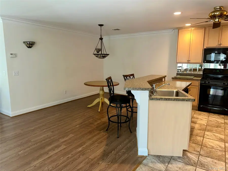 5 White Oak Court #5, Coram, NY 11727 - #3