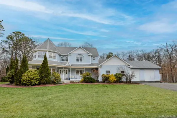 287 Dayton Avenue, Manorville, NY 11949