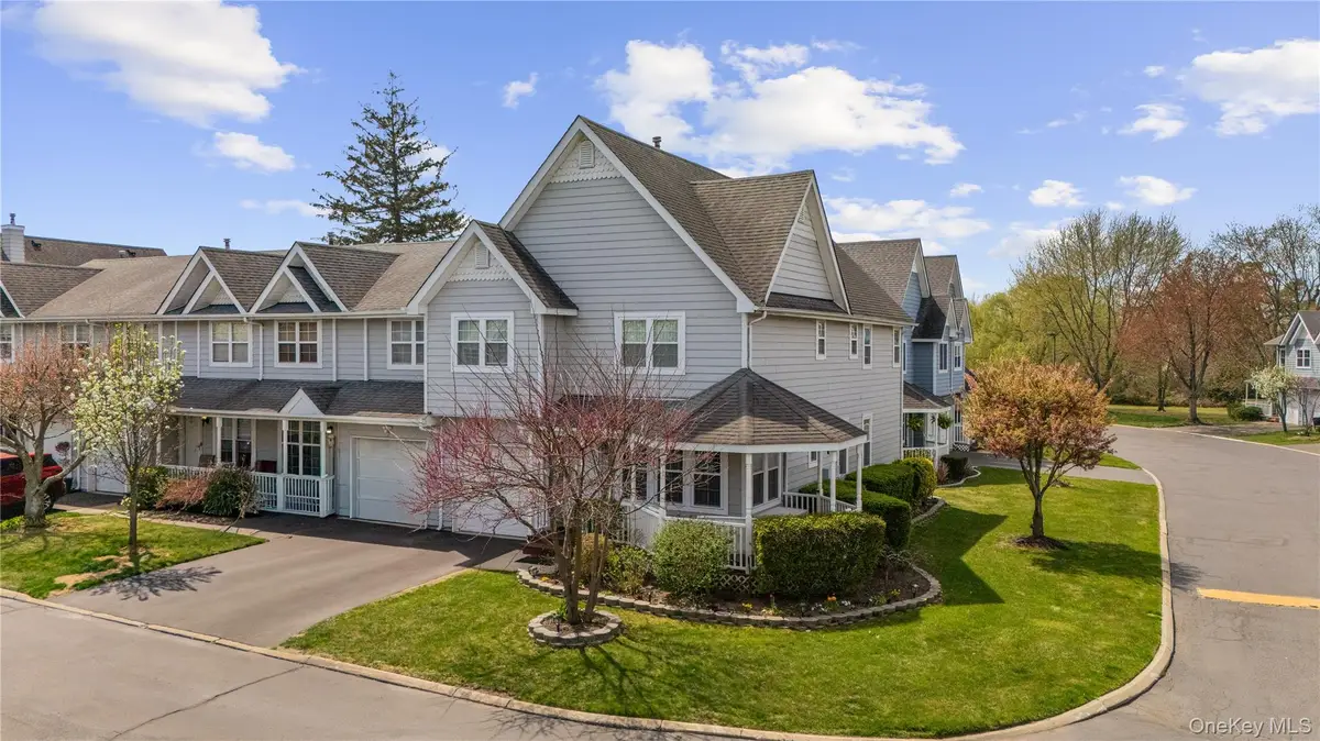 1 Clubhouse Circle, Central Islip, NY 11722 - #1